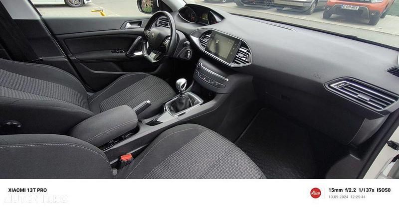 Second-hand Peugeot 308 Active 110 CP (80 kW) 2018 Culoarealb Hatchback