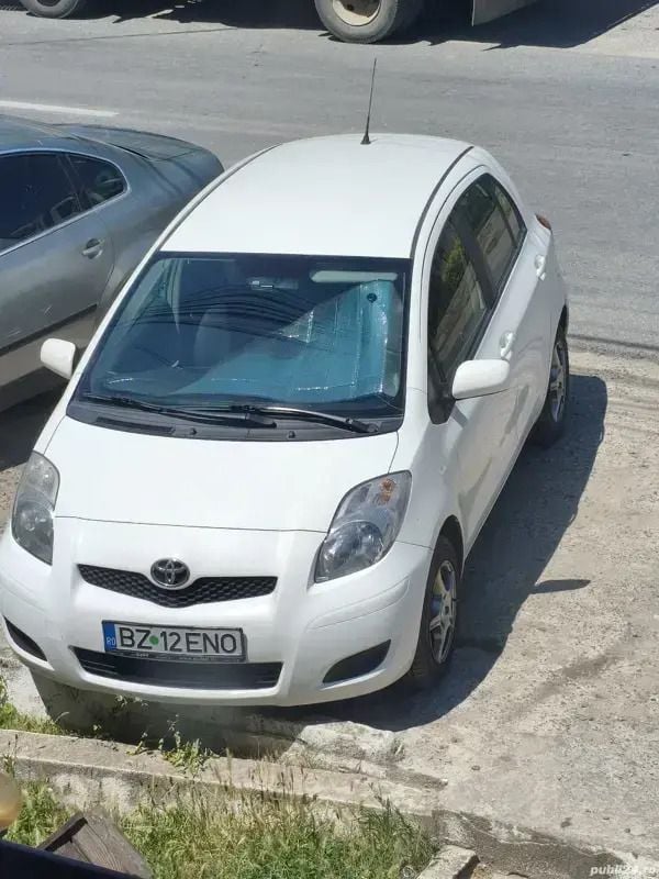 Utilizat 2011 Toyota Yaris Hatchback | 4.500 EUR (Preț OK) - Imagine 1/4