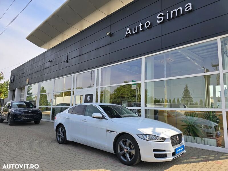 Alb Utilizat 2016 Jaguar XE Berlinǎ | 13.990 EUR - Imagine 1/4