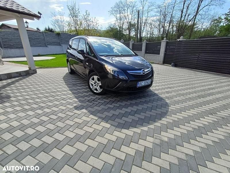 Second-hand Opel Zafira Tourer Business Edition 170 CP (125 kW) 2015 Culoarealbastru Monovolum