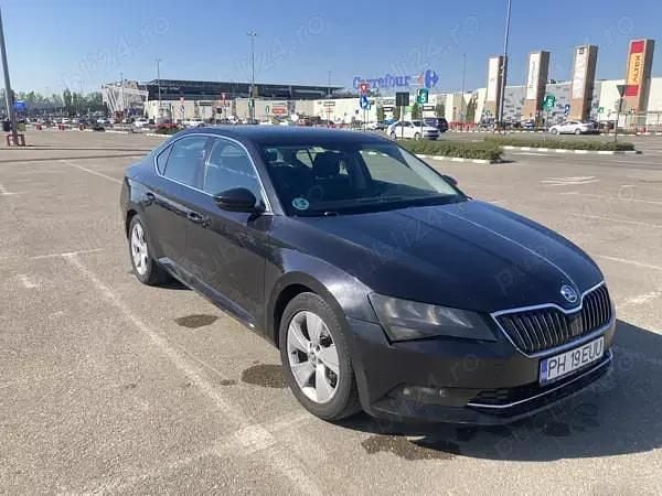 Negru Utilizat 2018 Skoda Superb Berlinǎ | 8.000 EUR (Preț bun) - Imagine 1/4
