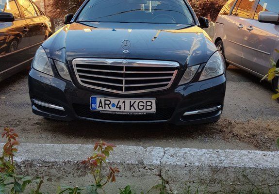 Negru Utilizat 2011 Mercedes E220 Berlinǎ | 9.200 EUR (Preț OK) - Imagine 1/4