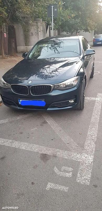 Culoarealbastru Utilizat 2015 BMW 318 Gran Turismo Executive Berlinǎ | 14.999 EUR (Scump) - Imagine 1/4