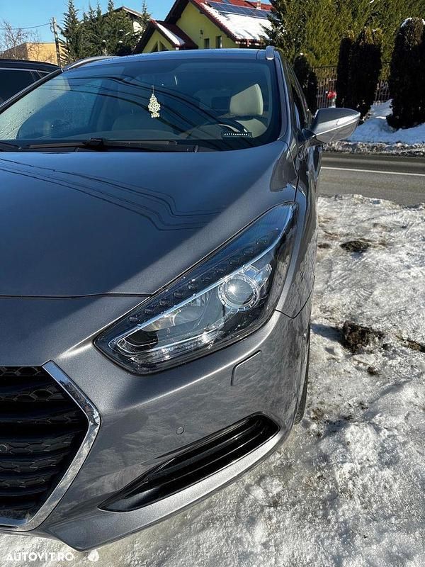 Second-hand Hyundai i40 Premium 141 CP (103 kW) 2017 Culoaregri Break