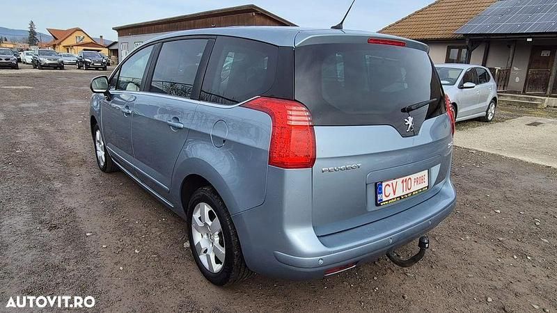 Second-hand Peugeot 5008 111 CP (81 kW) 2011 Culoarealbastru Monovolum
