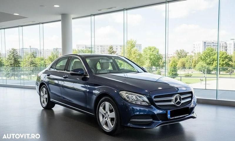 Second-hand Mercedes C250 204 CP (150 kW) 2015 Culoarealbastru Berlinǎ