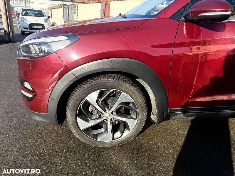 Second-hand Hyundai Tucson 185 CP (136 kW) 2016 Culoarerosu SUV
