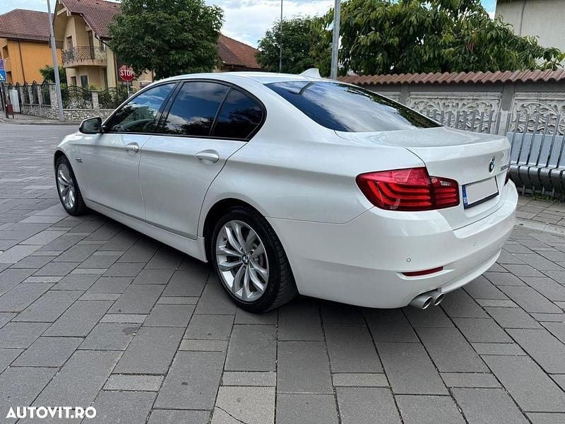 Second-hand BMW 520 Comfort Edition 190 CP (139 kW) 2015 Culoarealb Berlinǎ