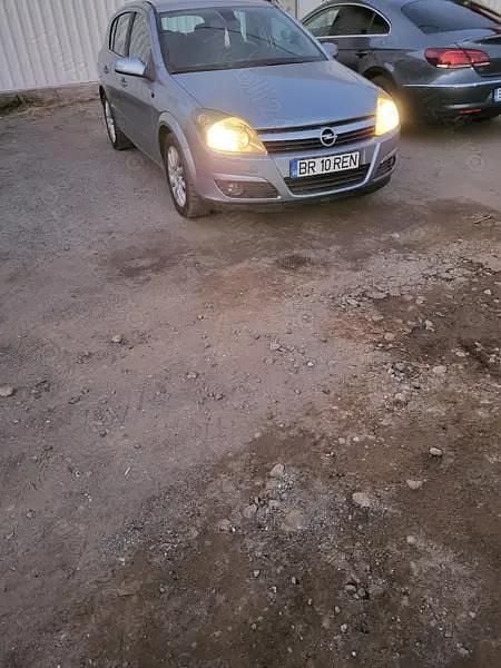 Second-hand Opel Astra 110 CP (80 kW) 2004 Gri Hatchback