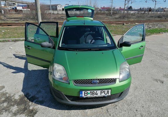 Second-hand Ford Fiesta 55 CP (40 kW) 2008 Verde Hatchback