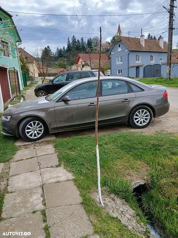Culoaregalbeuriu Utilizat 2013 Audi A4 Berlinǎ | 9.500 EUR (Preț OK) - Imagine 1/4