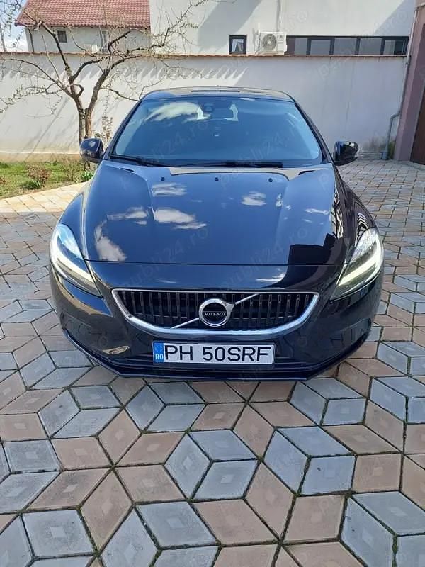 Negru Utilizat 2018 Volvo V40 CC Break | 12.500 EUR - Imagine 1/4