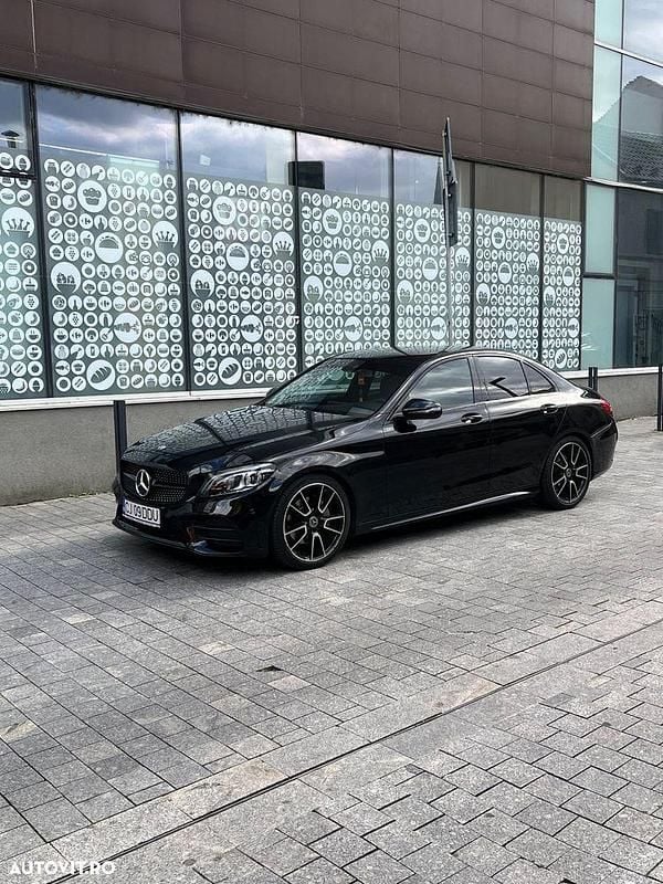 Second-hand Mercedes C220 AMG line 194 CP (142 kW) 2019 Culoarenegru Berlinǎ