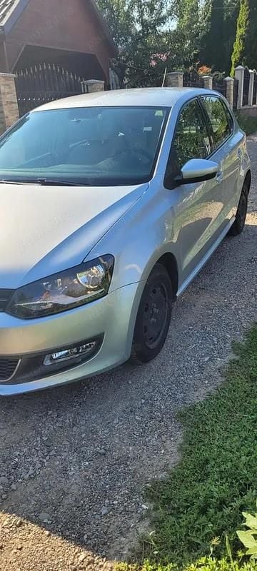 Gri Utilizat 2010 VW Polo Hatchback | 3.300 EUR (Preț bun) - Imagine 1/3