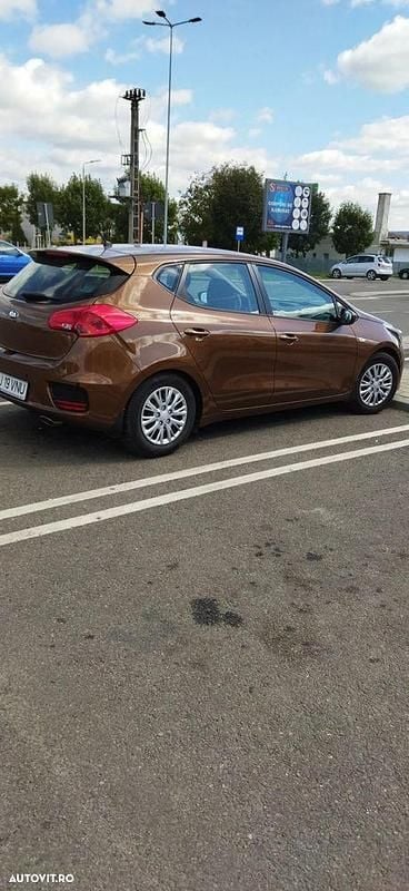 Culoaremaro Utilizat 2018 Kia Ceed Best Hatchback | 11.800 EUR - Imagine 1/4