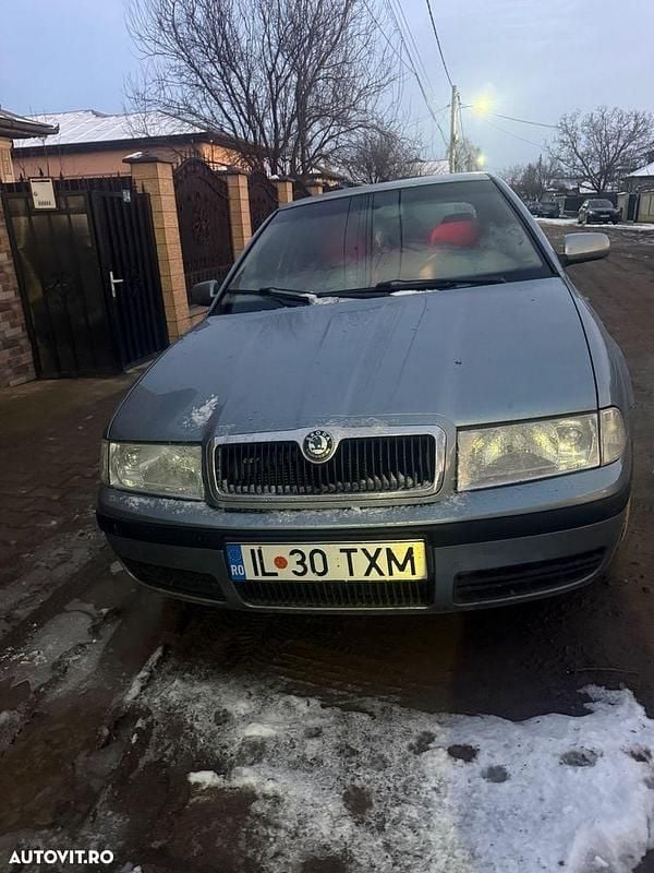 Culoarealte culori Second-hand 2006 Skoda Octavia Berlinǎ | 1.800 EUR (Preț bun) - Imagine 1/4