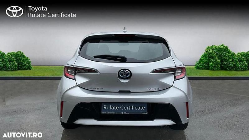 Second-hand Toyota Corolla 98 CP (72 kW) 2021 Culoareargint Hatchback
