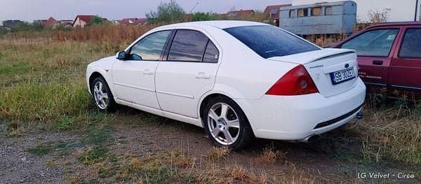 Second-hand Ford Mondeo Ghia 115 CP (84 kW) 2002 Alb Berlinǎ