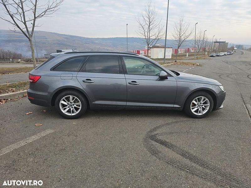 Second-hand Audi A4 150 CP (110 kW) 2016 Culoarealbastru Break