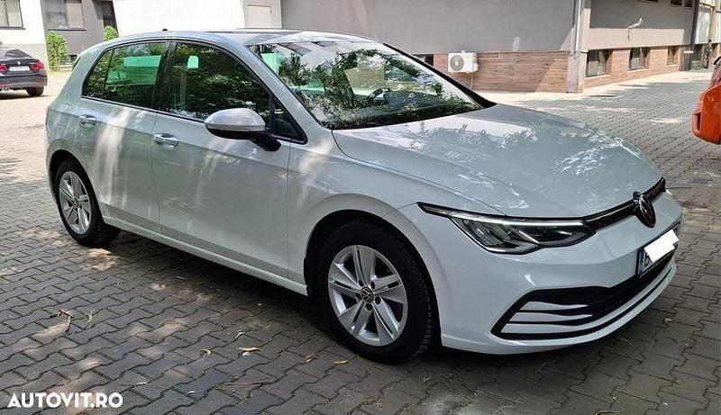 Second-hand VW Golf VIII Life 116 CP (85 kW) 2021 Culoarealb Hatchback