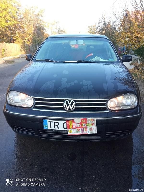 Second-hand VW Golf IV 131 CP (96 kW) 2002 Berlinǎ