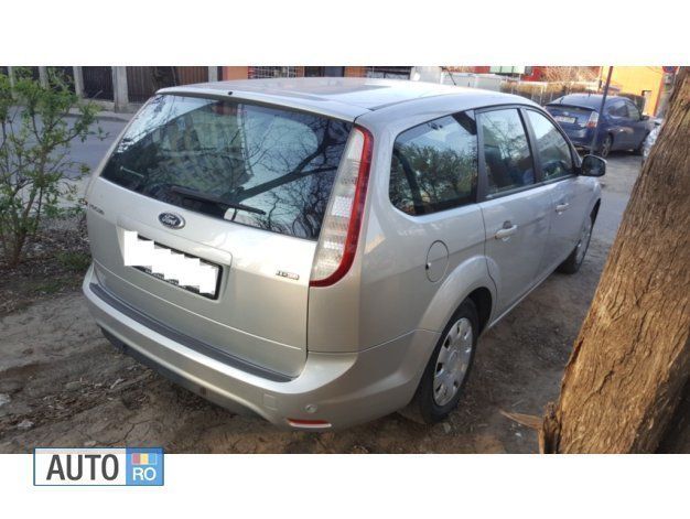 Gri Utilizat 2010 Ford Focus Break | 3.990 EUR (Scump) - Imagine 1/4