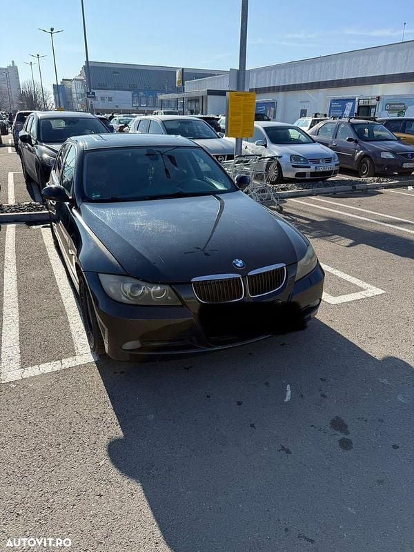 Culoarenegru Utilizat 2007 BMW 320 Berlinǎ | 4.600 EUR (Preț OK) - Imagine 1/4