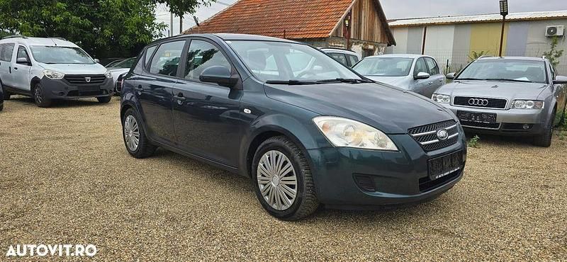 Verde Utilizat 2007 Kia Ceed City Hatchback | 1.990 EUR (Preț OK) - Imagine 1/4