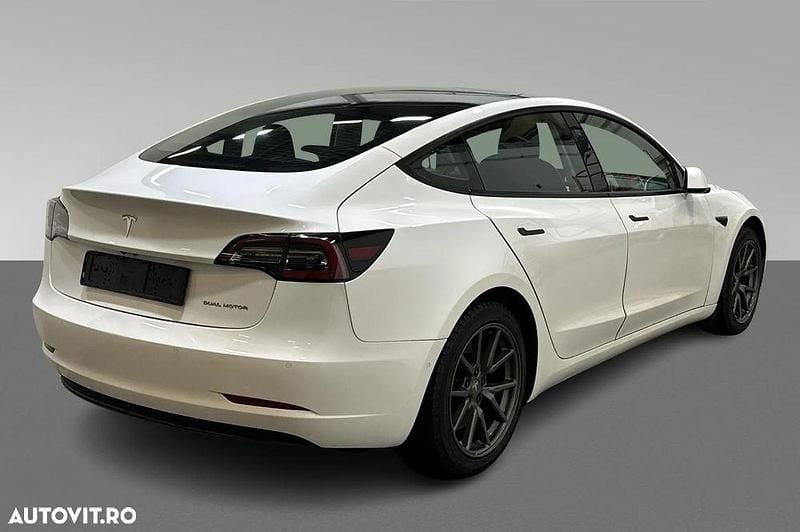 Second-hand Tesla Model 3 365 kW (497 CP) 2021 Culoarealb Berlinǎ