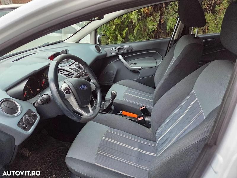 Second-hand Ford Fiesta Ghia 90 CP (66 kW) 2009 Culoarealb Hatchback