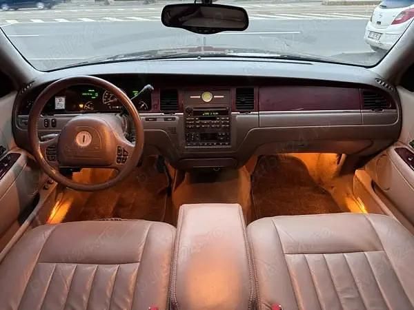 Second-hand Lincoln Town Car 240 CP (176 kW) 2003 Negru Berlinǎ