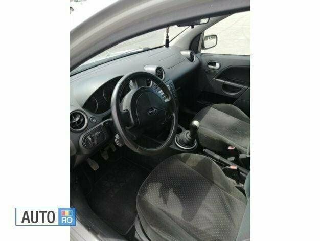 Argintiu Utilizat 2004 Ford Fiesta Hatchback | 1.200 EUR - Imagine 1/4