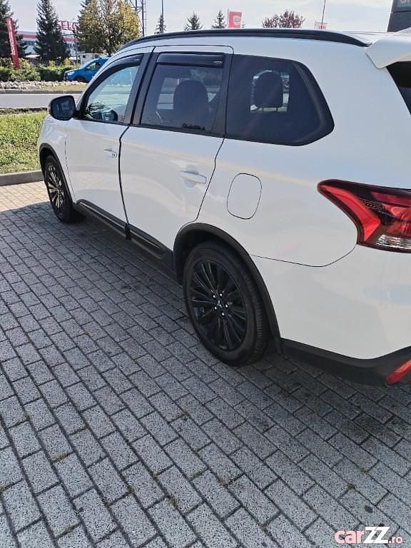 Utilizat 2020 Mitsubishi Outlander SUV | 25.000 EUR - Imagine 1/4