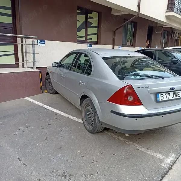 Gri Utilizat 2001 Ford Mondeo Titanium Hatchback | 2.999 EUR (Preț OK) - Imagine 1/4
