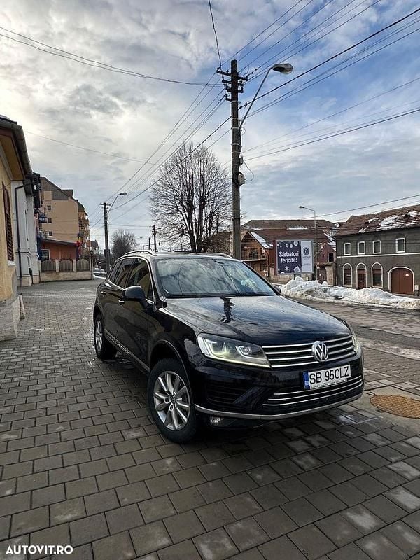 Culoarenegru Second-hand 2017 VW Touareg Exclusive SUV | 17.500 EUR - Imagine 1/4