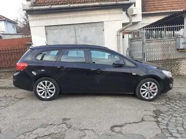 Utilizat 2011 Opel Astra Break | 3.750 EUR (Preț OK) - Imagine 1/4