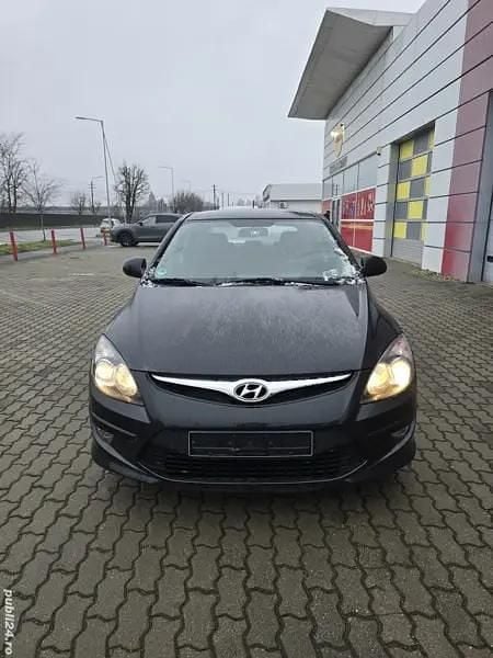 Negru Utilizat 2010 Hyundai i30 Hatchback | 2.350 EUR - Imagine 1/4