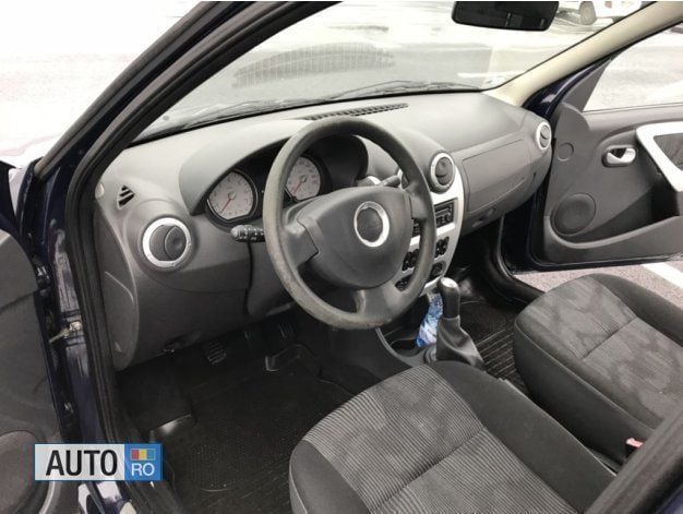 Second-hand Dacia Logan Lauréate 75 CP (55 kW) 2010 Albastru Berlinǎ