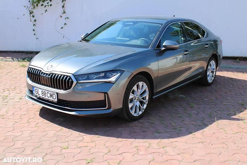 Culoaregri Utilizat 2024 Skoda Superb Selection Berlinǎ | 38.990 EUR - Imagine 1/4