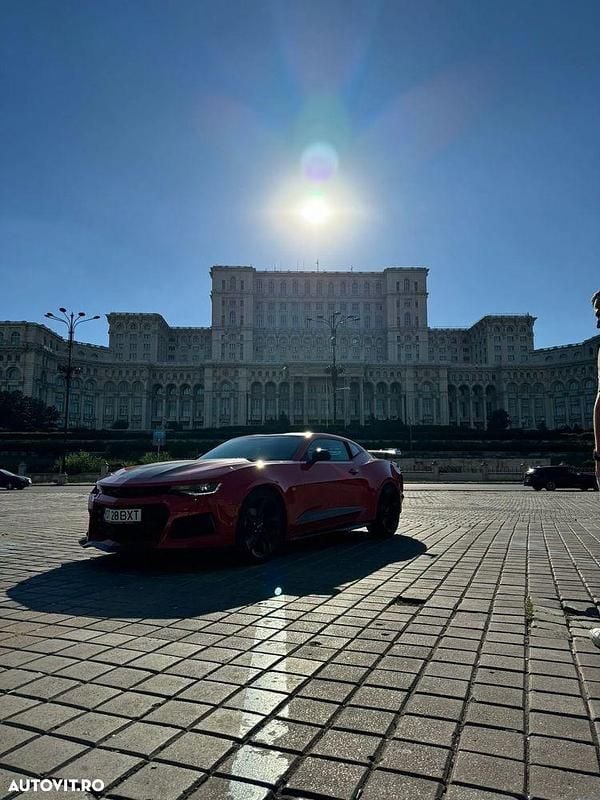 Culoarerosu Utilizat 2022 Chevrolet Camaro Coupe | 36.000 EUR - Imagine 1/4