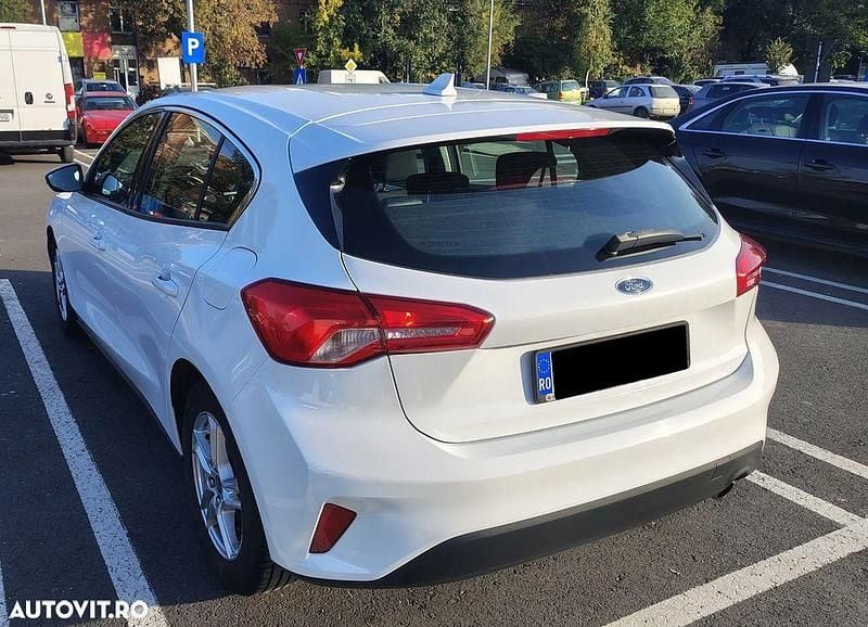 Second-hand Ford Focus Trend 95 CP (69 kW) 2019 Culoarealb Hatchback