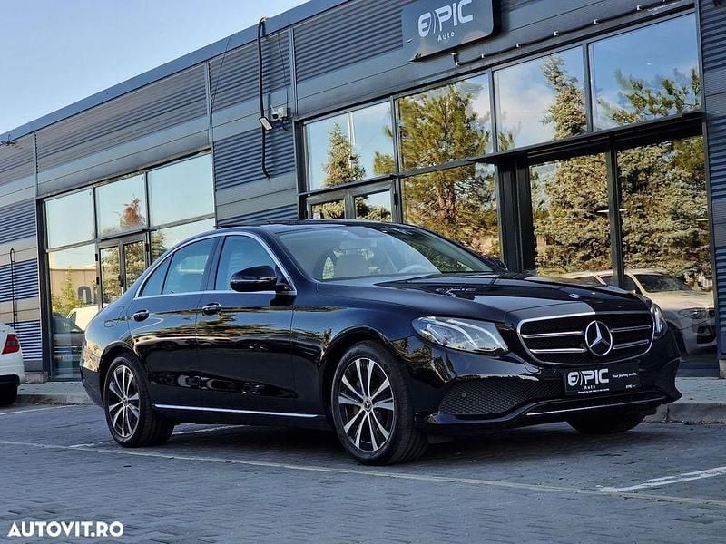 Culoarenegru Utilizat 2019 Mercedes E300 Avantgarde Berlinǎ | 32.487 EUR (Preț OK) - Imagine 1/4