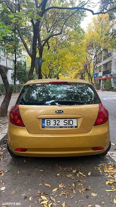 Culoaregalbeuriu Utilizat 2007 Kia Ceed Hatchback | 2.800 EUR (Preț OK) - Imagine 1/4