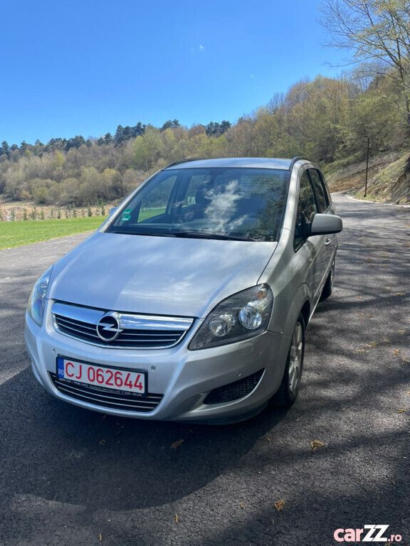 Argintiu Utilizat 2012 Opel Zafira Monovolum | 4.400 EUR - Imagine 1/4