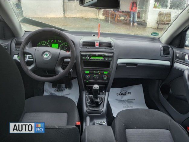 Argintiu Utilizat 2007 Skoda Octavia Break | 3.599 EUR (Preț OK) - Imagine 1/4