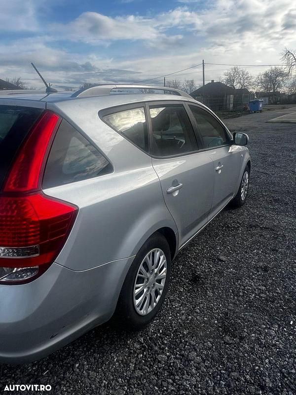 Second-hand Kia Ceed Spirit 128 CP (94 kW) 2011 Culoaregri Hatchback