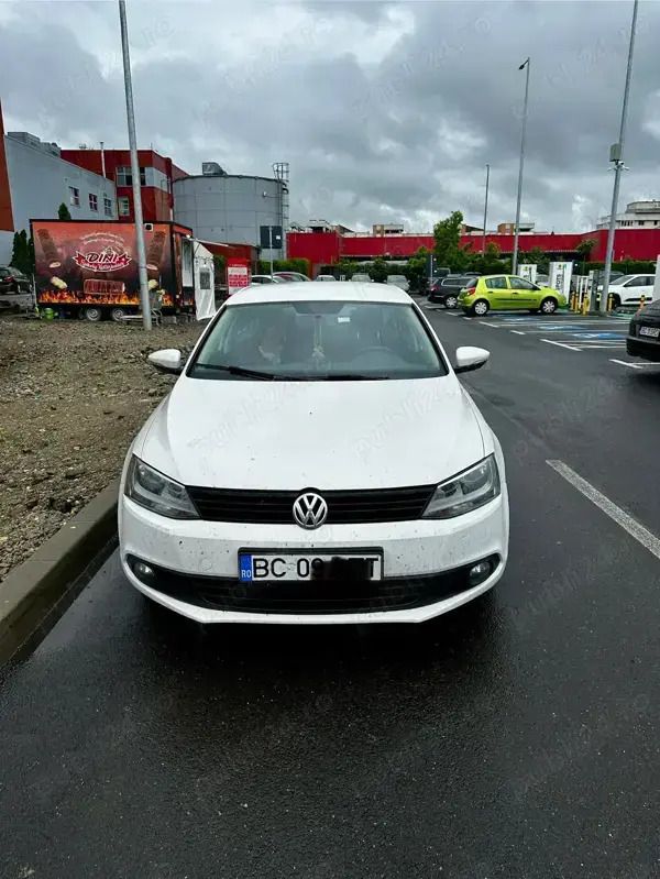 Utilizat 2012 VW Jetta Berlinǎ | 5.300 EUR (Preț OK) - Imagine 1/4