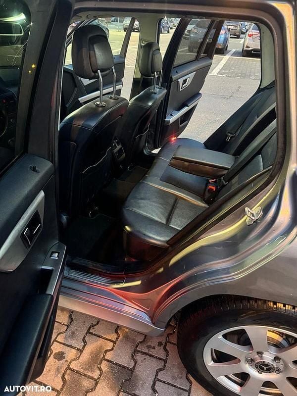 Second-hand Mercedes GLK250 Sport Edition 204 CP (150 kW) 2012 Culoareargint SUV