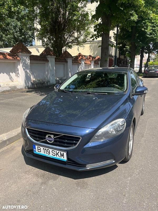 Culoarealbastru Utilizat 2014 Volvo V40 Kinetic Break | 6.800 EUR (Preț OK) - Imagine 1/4