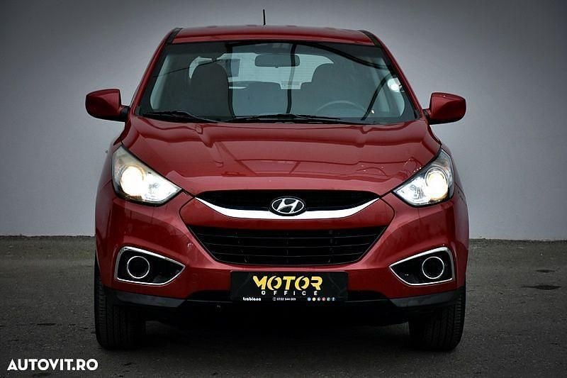 Second-hand Hyundai ix35 Comfort 116 CP (85 kW) 2011 Culoarerosu SUV